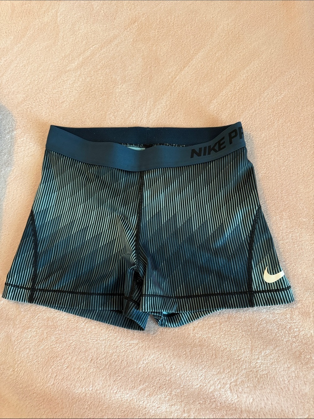 Nike Blue and Teal Gradient Stripe Compression Shorts Size M